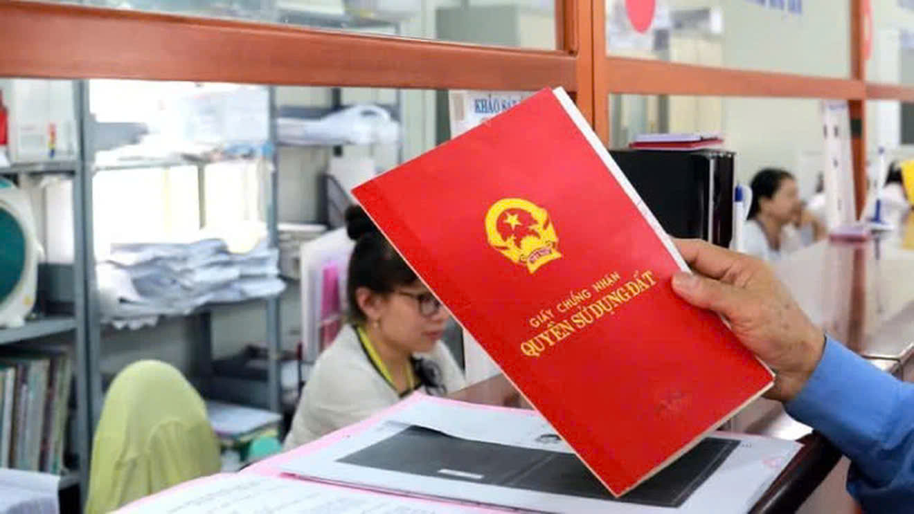 为什么民众需要提交红皮书复印件以清理国家土地数据?