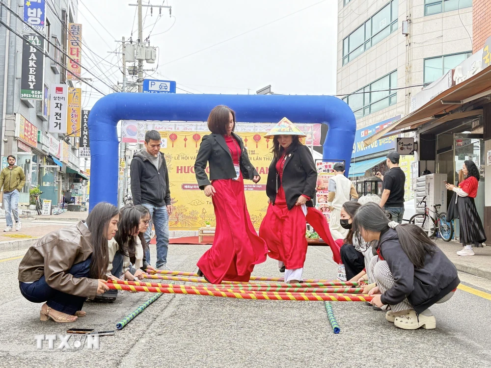 第三届世界饮食文化节在韩国华城举行,越南饮食文化为主题 · 报道配图