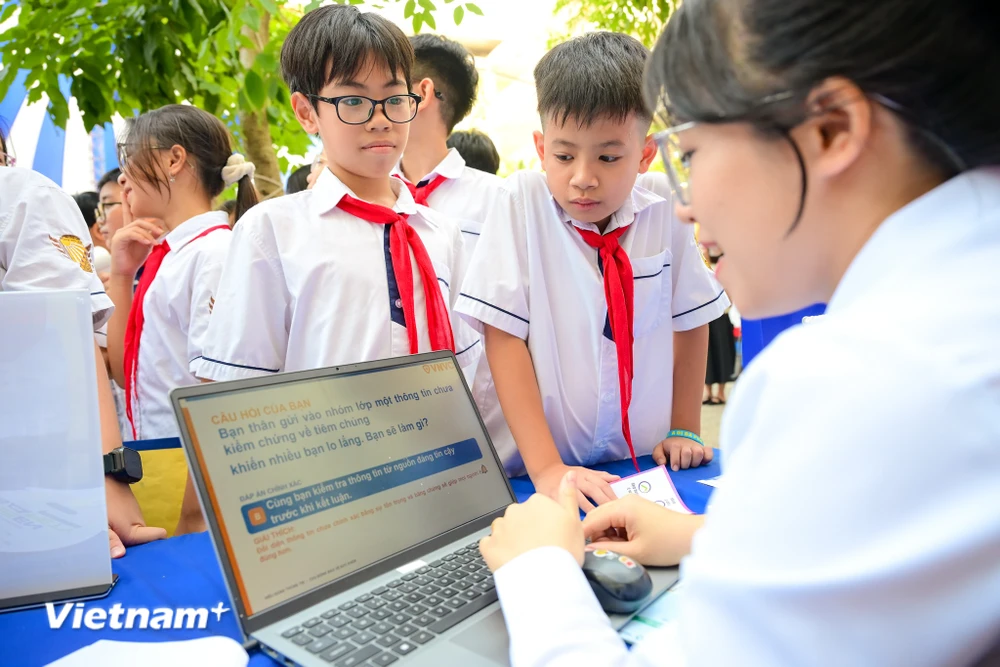 越南启动2026青少年网络安全校园巡回活动 · 报道配图