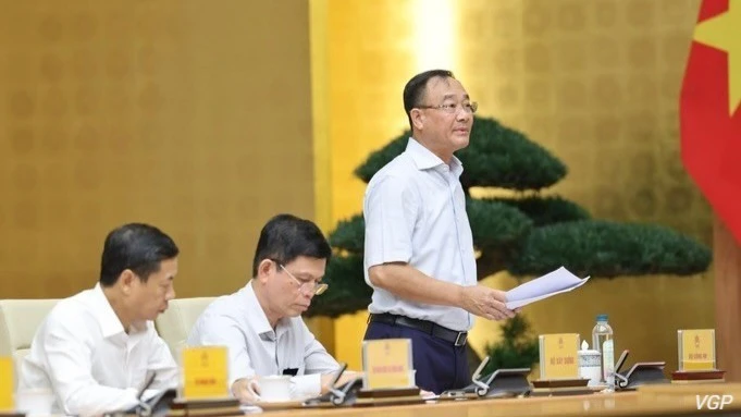 范世松上将在会议上作报告