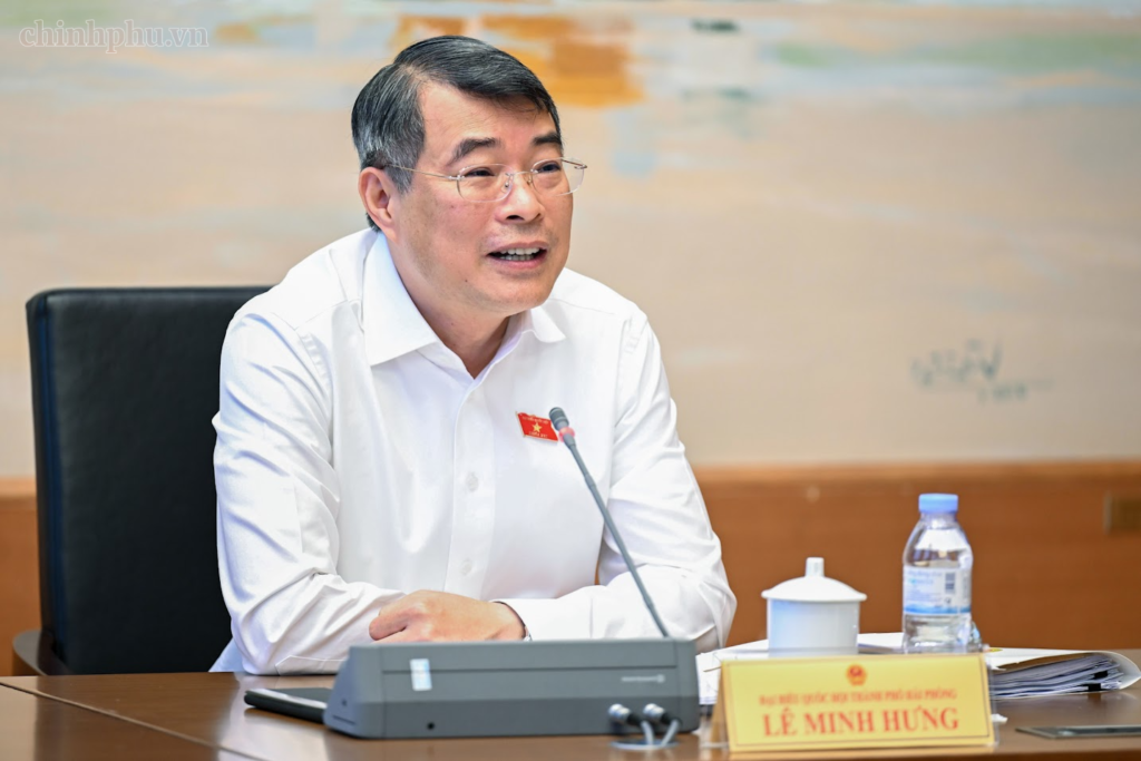 越南总理在国会小组讨论谈拍卖法与保障性住房价格调控 · 报道配图