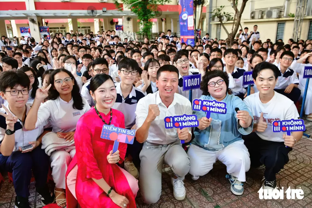 胡志明市启动未成年人网络安全宣传活动 · 报道配图
