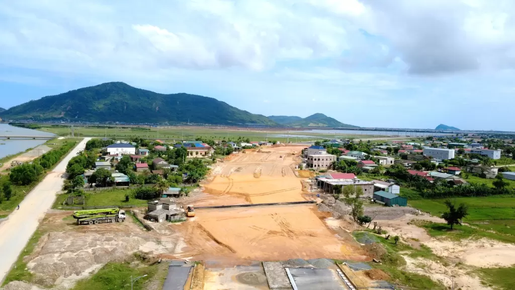 越南河静永昂经济区主干道完成约85%工程量 · 报道配图