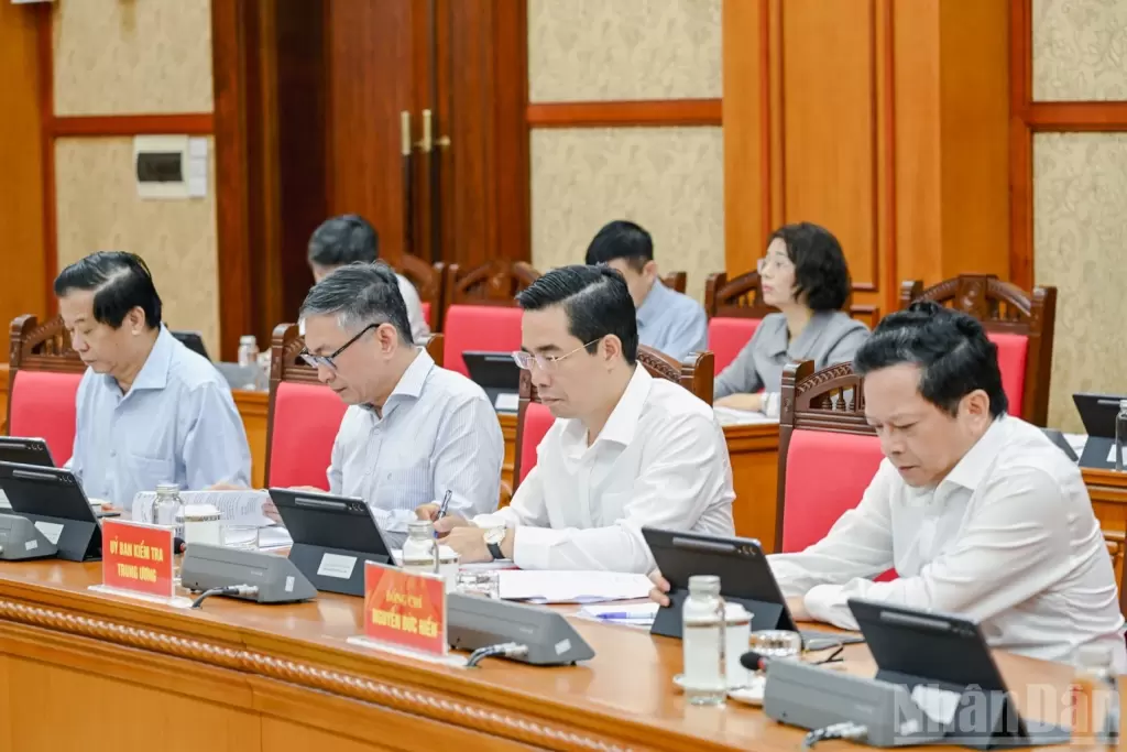 各党委、部委领导出席会议