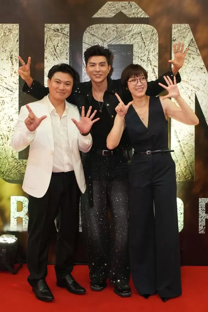 Dương Bảo Anh夫妇与男主角Steven Nguyễn(中)。图:人物提供
