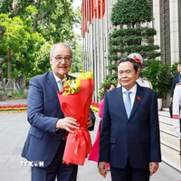 国会主席陈青敏会见瑞士总统