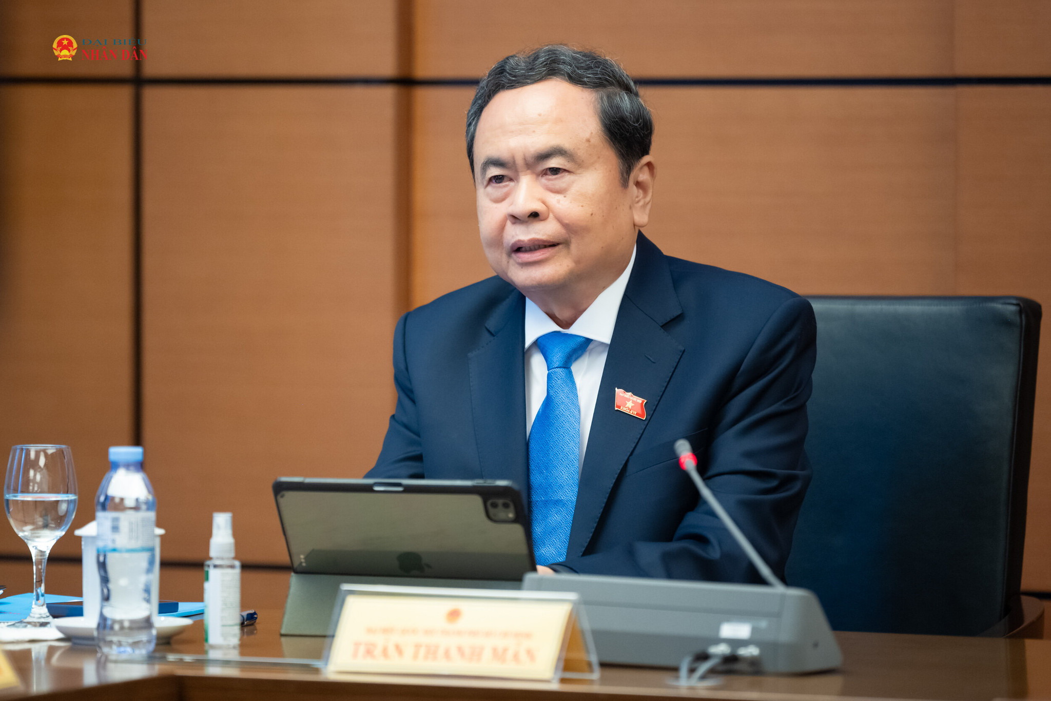 越南国会分组讨论2026年经济形势与2027年计划 · 报道配图