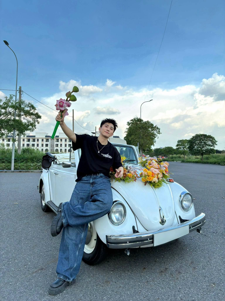 男歌手在Tinh Hà Say Hi演唱会上遭遇“脸红到极点”的意外，幸好有亮眼外形自信救场！- 图7。