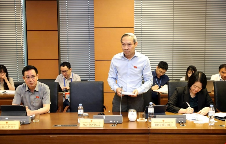 越南国会分组讨论拍卖法修订草案 有代表建议设价格上限 · 报道配图