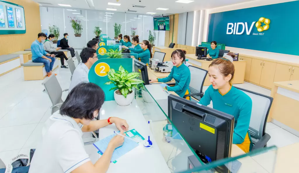 越南多家银行下调贷款利率，BIDV短期贷款年利率降至6%起 · 报道配图