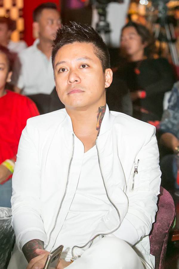 越南歌手Tuấn Hưng赴美演出遭嘲讽后发文回应 · 报道配图