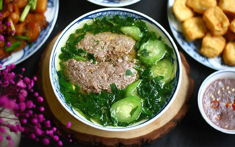 越南益智節目問螃蟹湯配什麼菜,答案“莧菜”引爭論 · 報道配圖