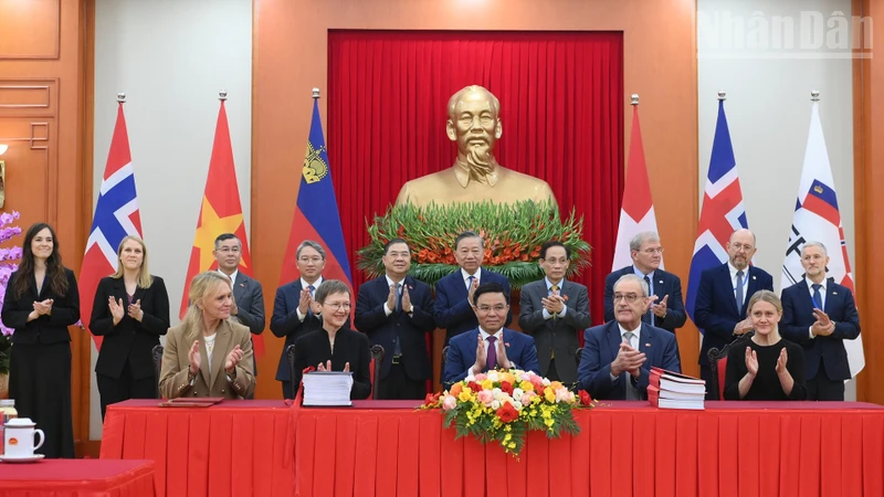 越南与欧洲自由贸易联盟四国正式签署自贸协定 · 报道配图