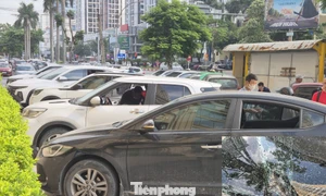 乂安省多輛汽車車窗被砸 警方抓獲3名嫌疑人 · 報道配圖