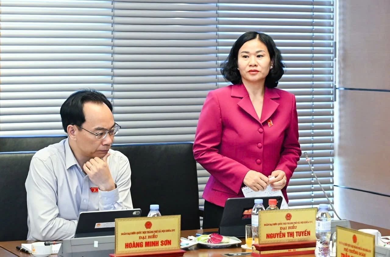 胡志明市鼓励企业11月提前发年终奖以刺激消费 · 报道配图