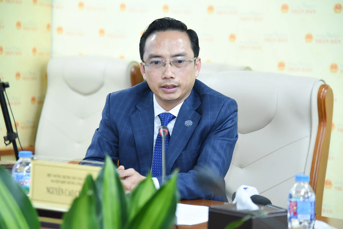 阮高强,泰盛中学校长,代表公立学校组