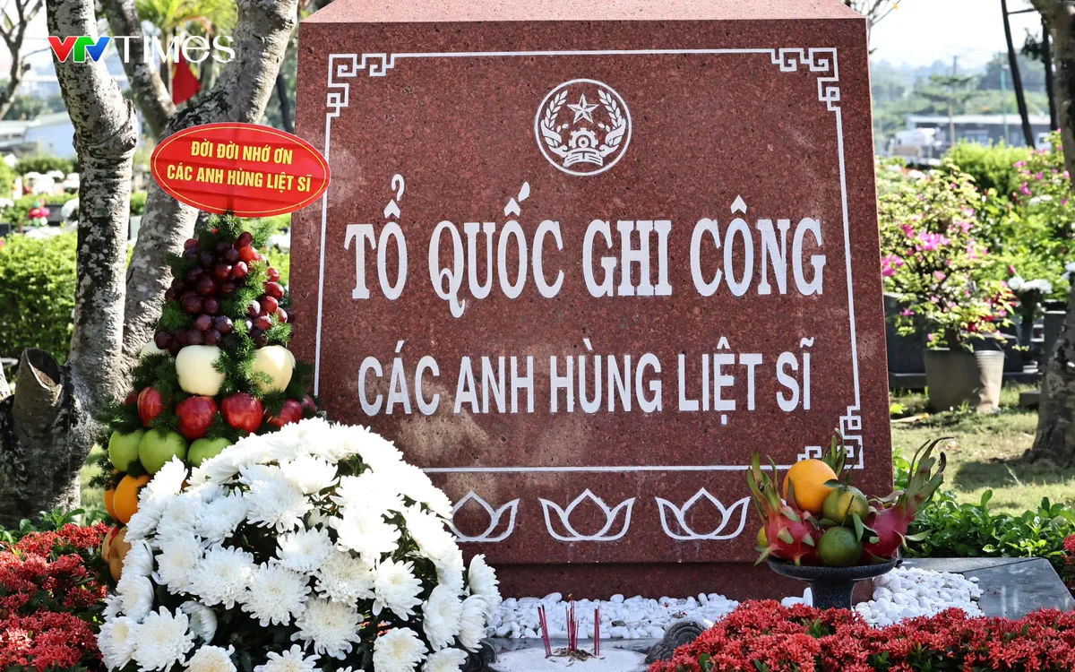胡志明市萊氏公園731具烈士遺骸安葬後繼續搜尋 · 報道配圖