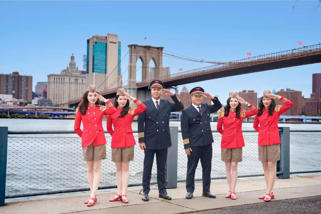 越捷航空乘务组在纽约的突出画面 - 图3