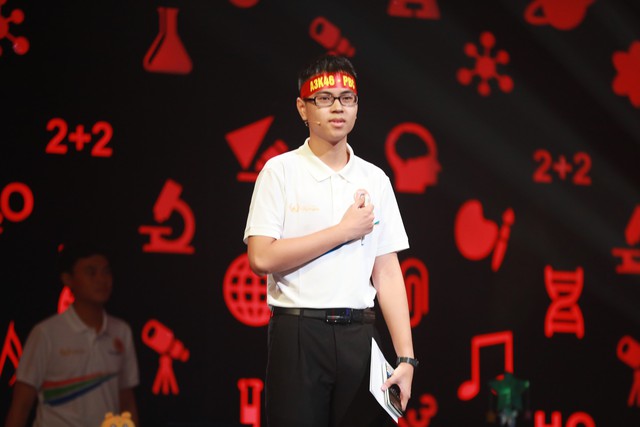 越南奥赛冠军陈世忠从RMIT河内校区毕业 · 报道配图