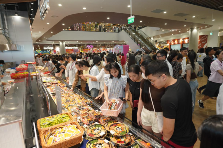永旺清化购物中心开业,三天接待逾20万顾客 · 报道配图