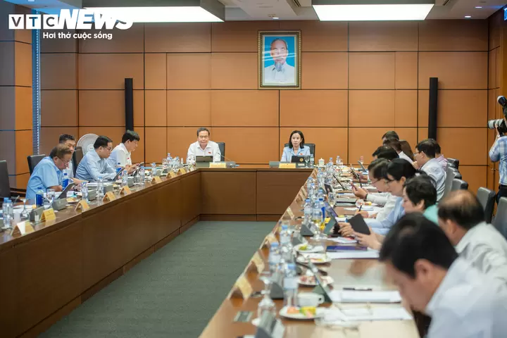 越南国会审议资产拍卖法修订草案,拟严惩弃标与串通压价 · 报道配图
