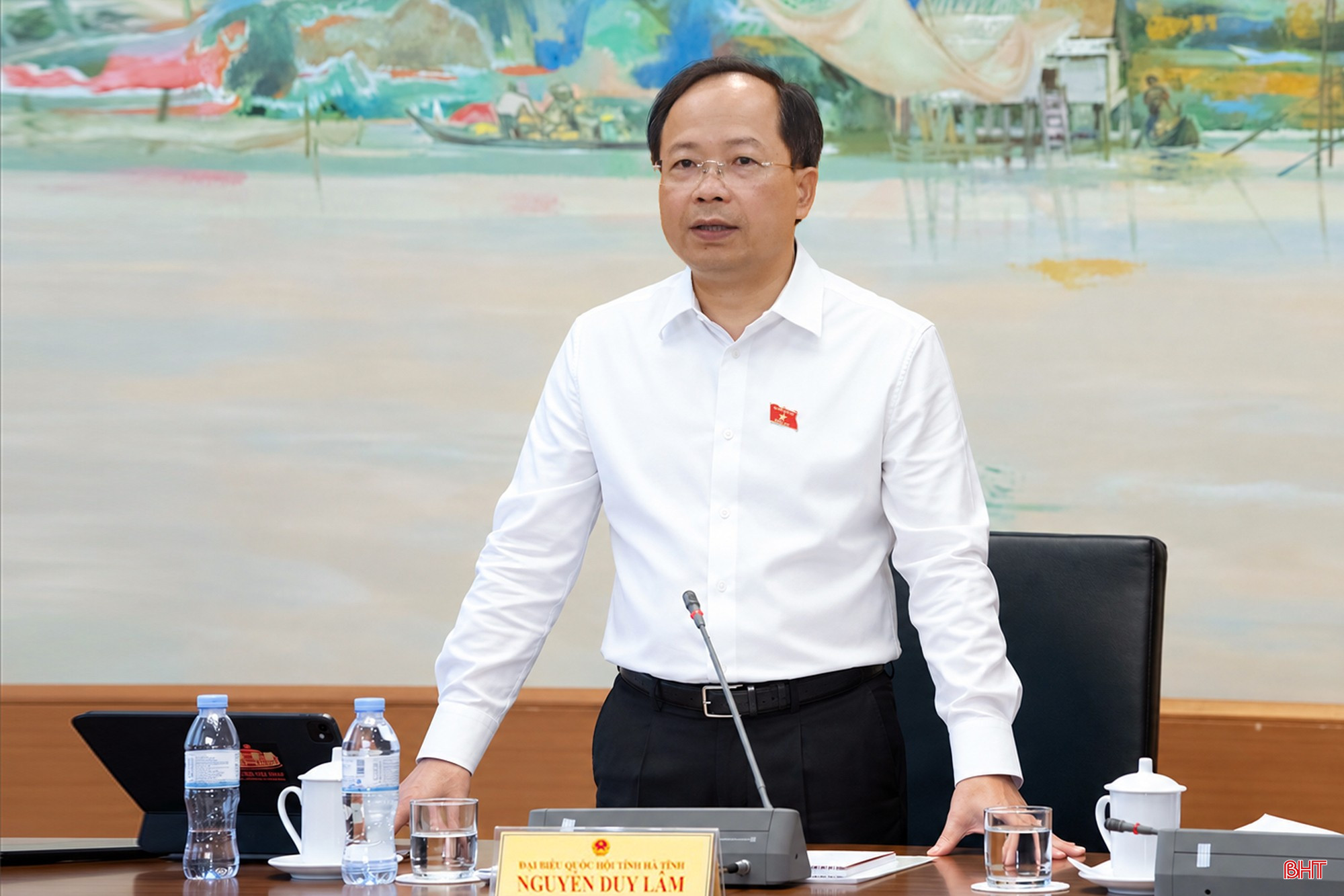 阮维林主持会议