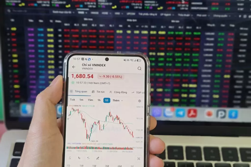 越南VN-Index跌破1700点,15家银行下调存款利率 · 报道配图