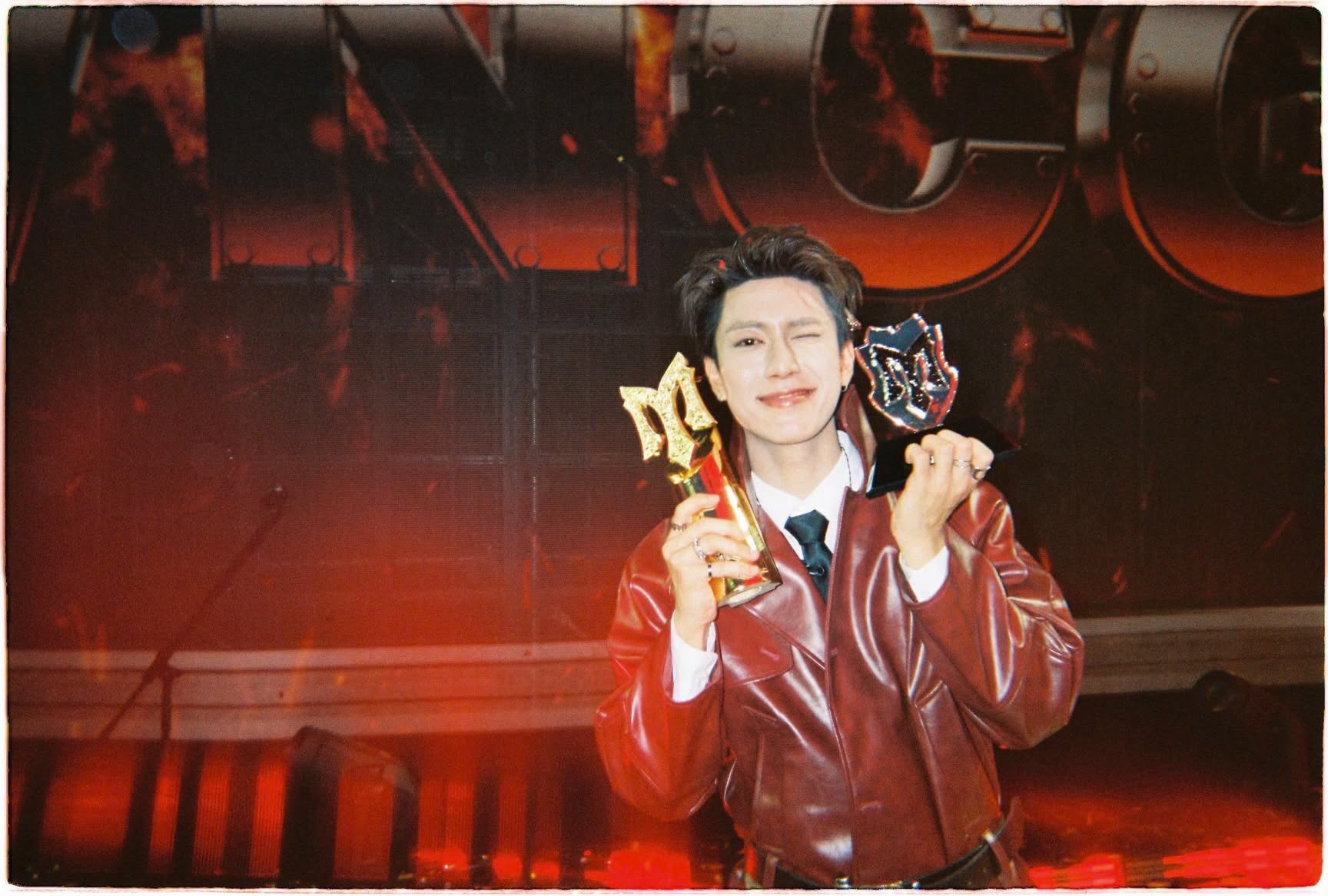 《哥哥》演唱会胡志明市首场举行,泰黎明孝演出后厨区洗头引关注 · 报道配图