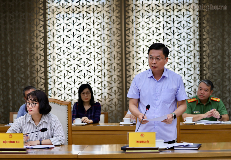 丁友学在会上作报告