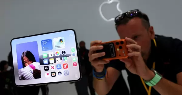 蘋果iPhone Duo越南預訂迅速售罄，黃牛加價近三倍轉售 · 報道配圖