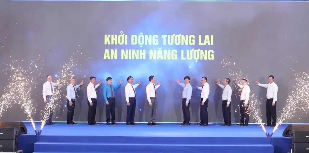 代表们举行开工仪式