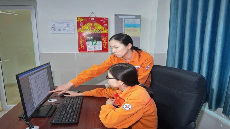越南沿海热电厂启用化验数据管理软件,日处理时间降至约4小时 · 报道配图