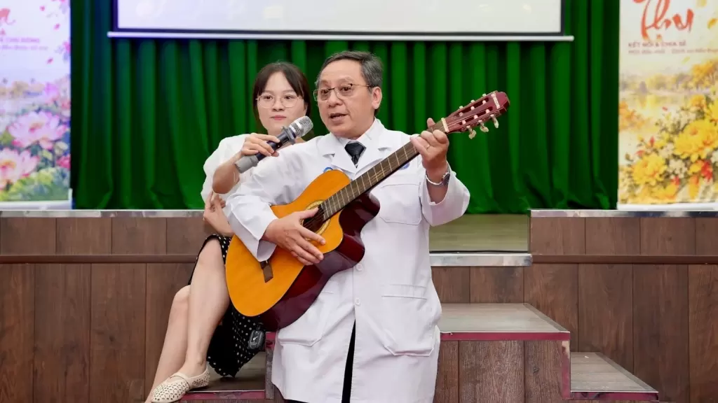 胡志明市民族医药研究院举办第二届“四季旋律”音乐关怀夜 · 报道配图