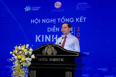 政府副总理Bùi Thanh Sơn在会上发言