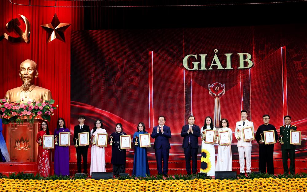 2026年第六届保卫党的思想基础政论比赛颁奖仪式 - 图5