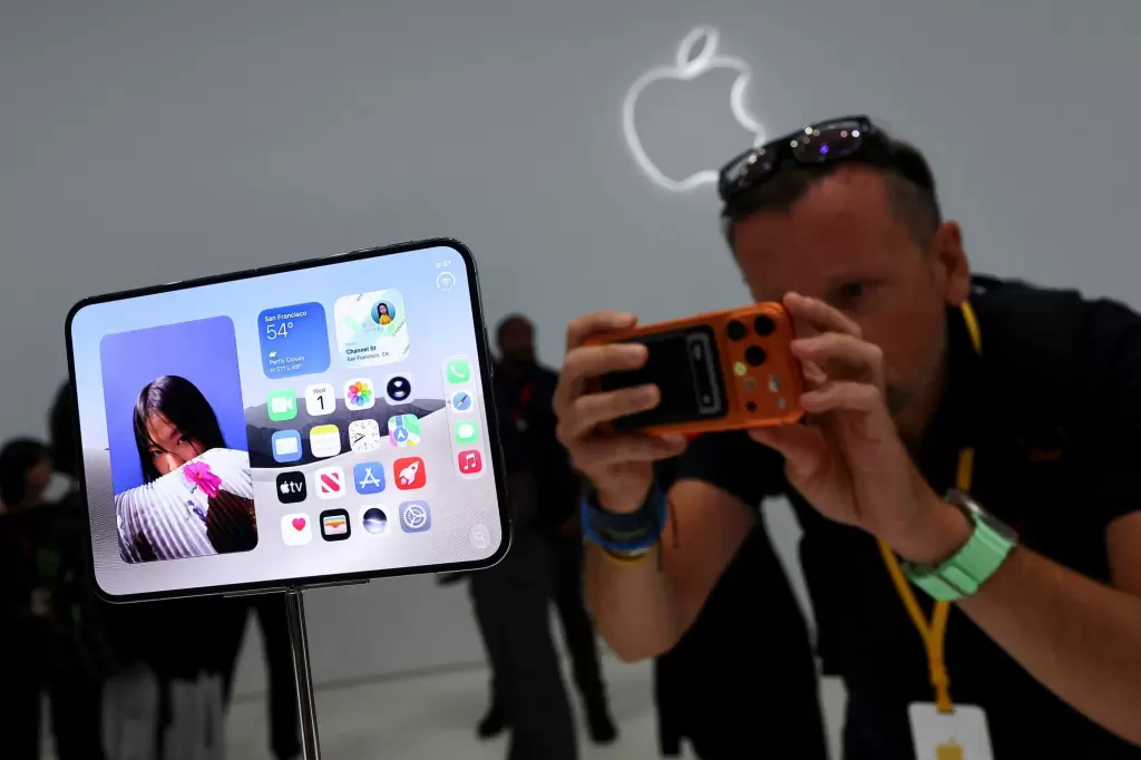蘋果iPhone Duo越南預訂迅速售罄，黃牛加價近三倍轉售 · 報道配圖