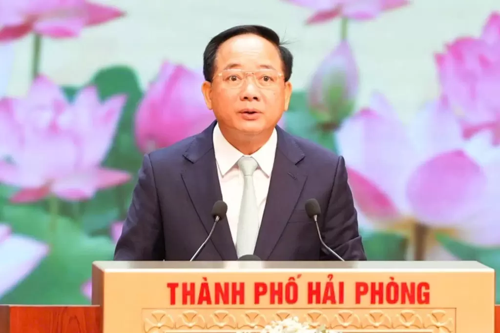 海防举行胡志明首次视察80周年纪念，中央提出年均增长13%至14%目标 · 报道配图