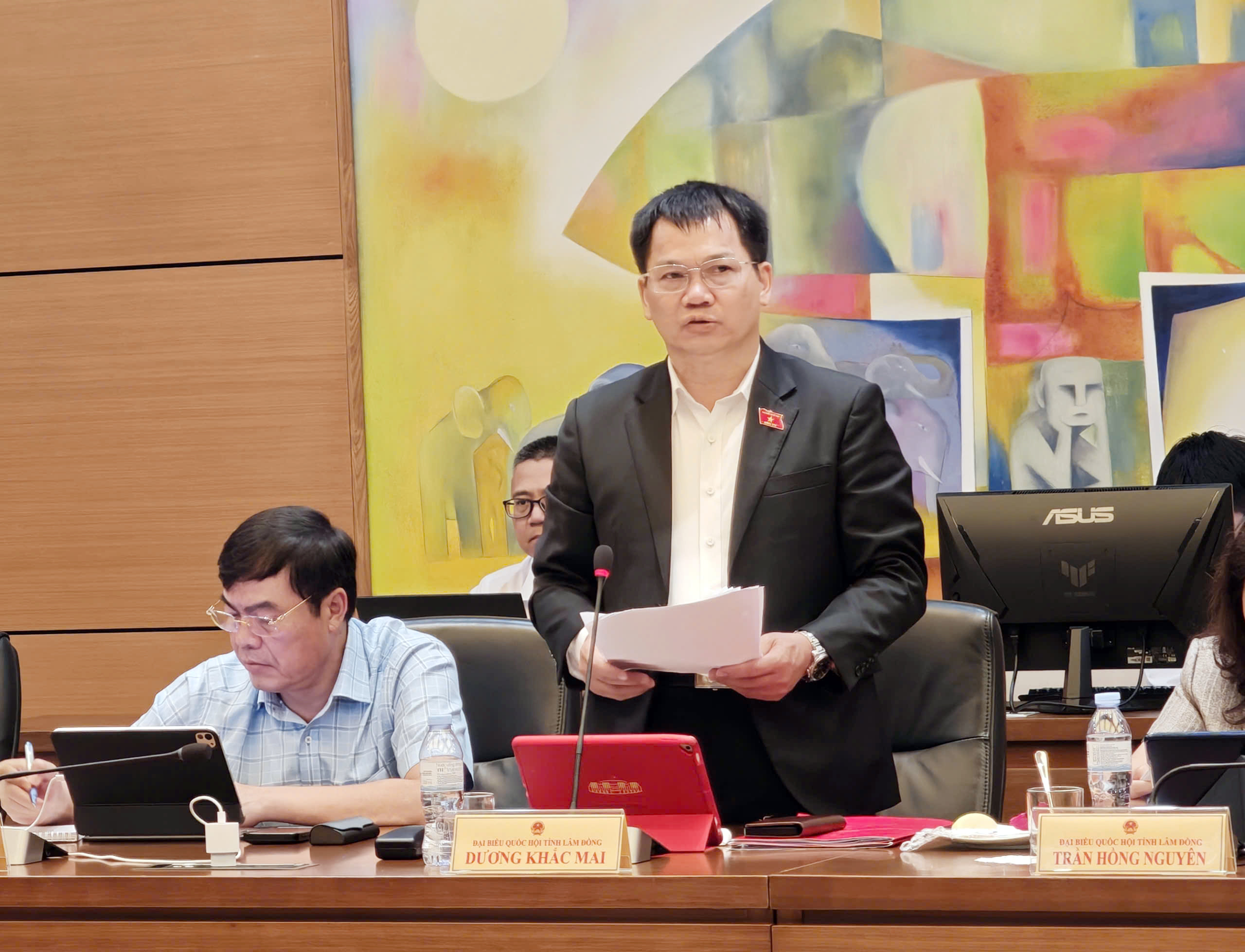 越南国会代表:充足电力与燃油是两位数增长前提 · 报道配图
