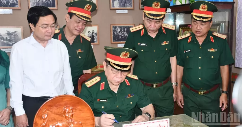 越南大将阮仲义出席西宁省军地团结与民生帮扶活动