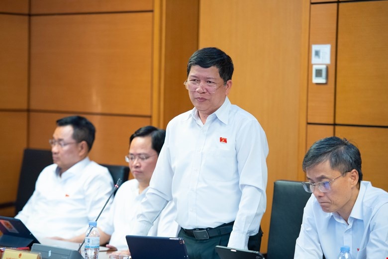 越南国会代表称选民欢迎免学费与年度体检政策 · 报道配图
