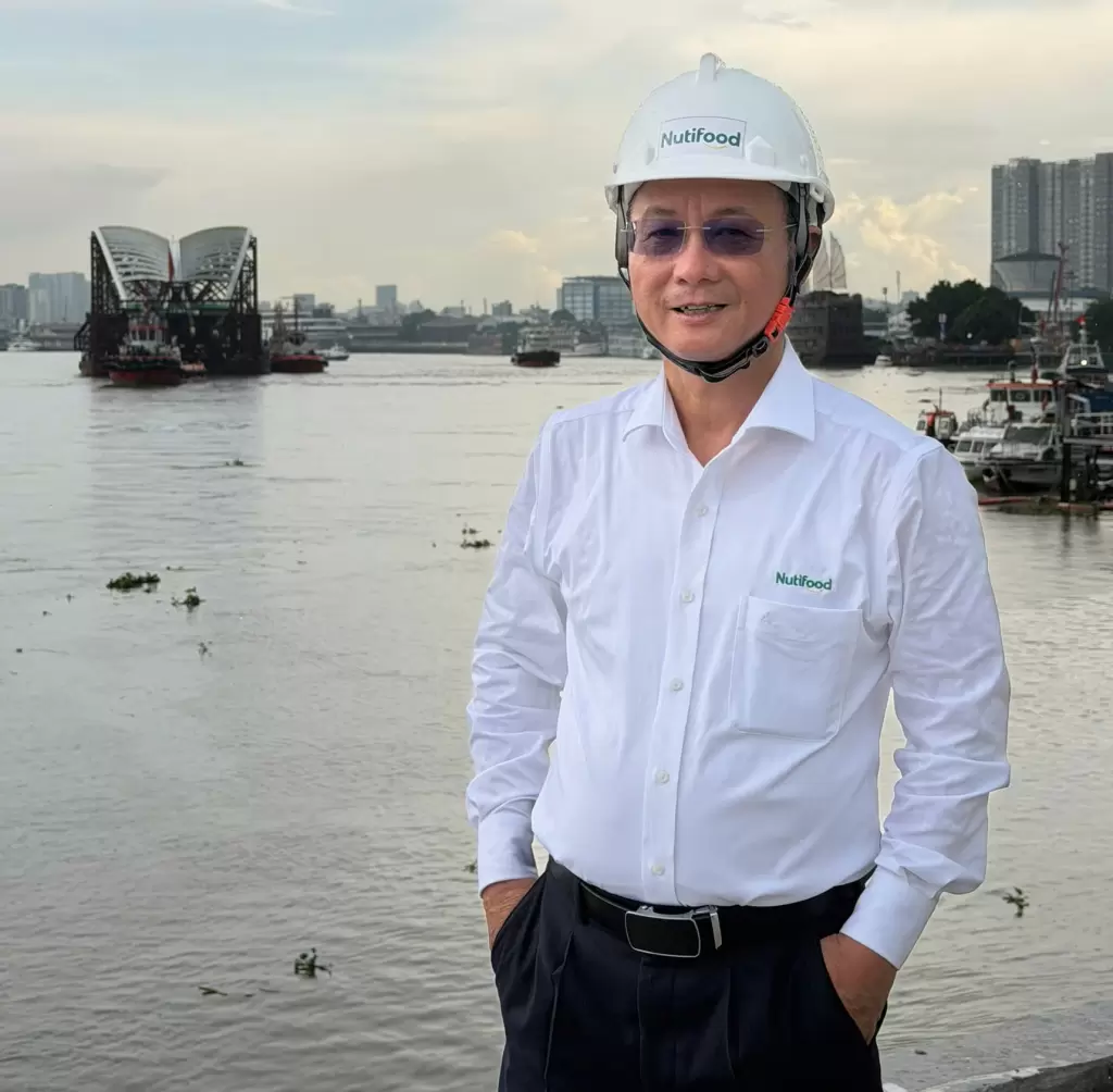 千亿“水椰叶”已抵达白藤码头,等待胡志明市市民