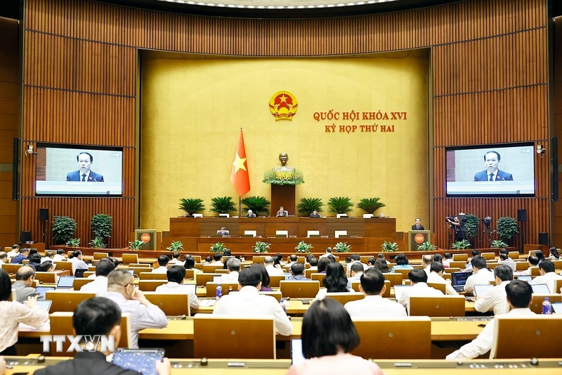 越南国会审议资产拍卖法修订草案，拟提高土地拍卖保证金比例 · 报道配图