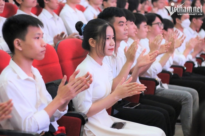 越南教育部要求高校扩大外语授课并推进英语成第二语言 · 报道配图