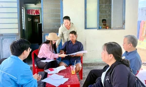 峴港協德鄉為困難女生動工建房並每月資助50萬越南盾 · 報道配圖