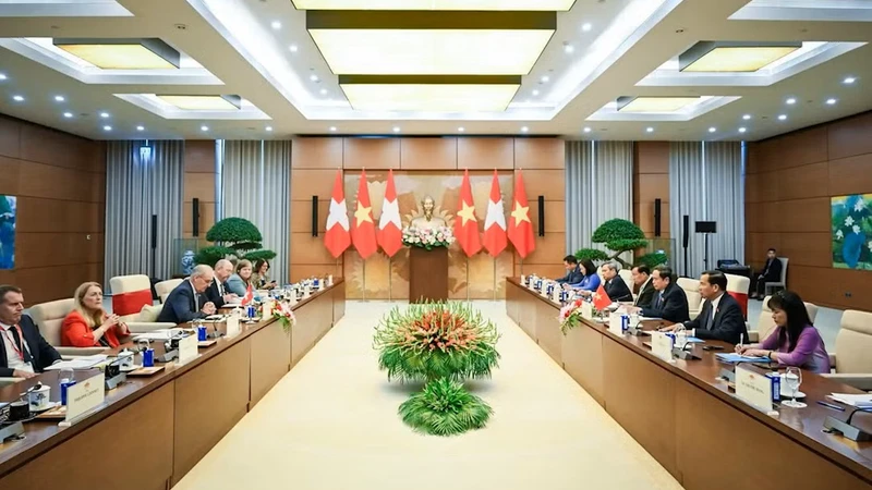 瑞士總統帕爾梅林訪越，越南國會承諾完善法律與投資環境 · 報道配圖