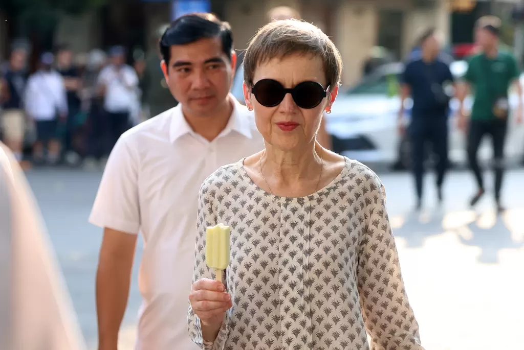 列支敦士登首相首次正式访越 在河内步行游湖并购买冰淇淋 · 报道配图