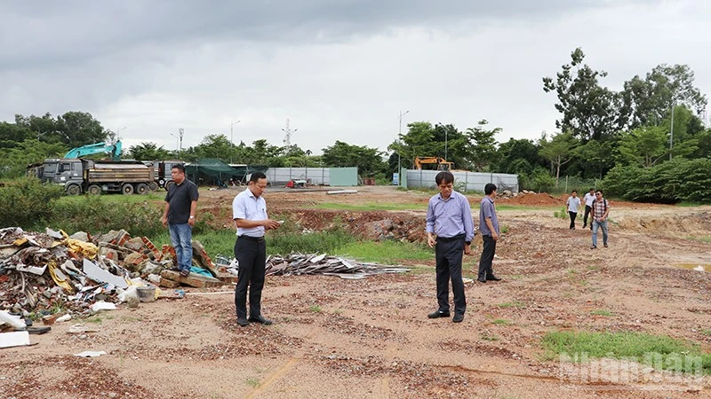 盘石坊党委要求坚决处理建筑废料倾倒问题