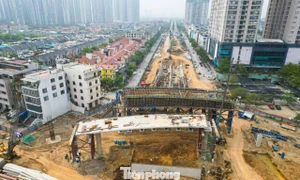 河內升龍大道四座立交橋同步施工 半幅路面封閉 · 報道配圖