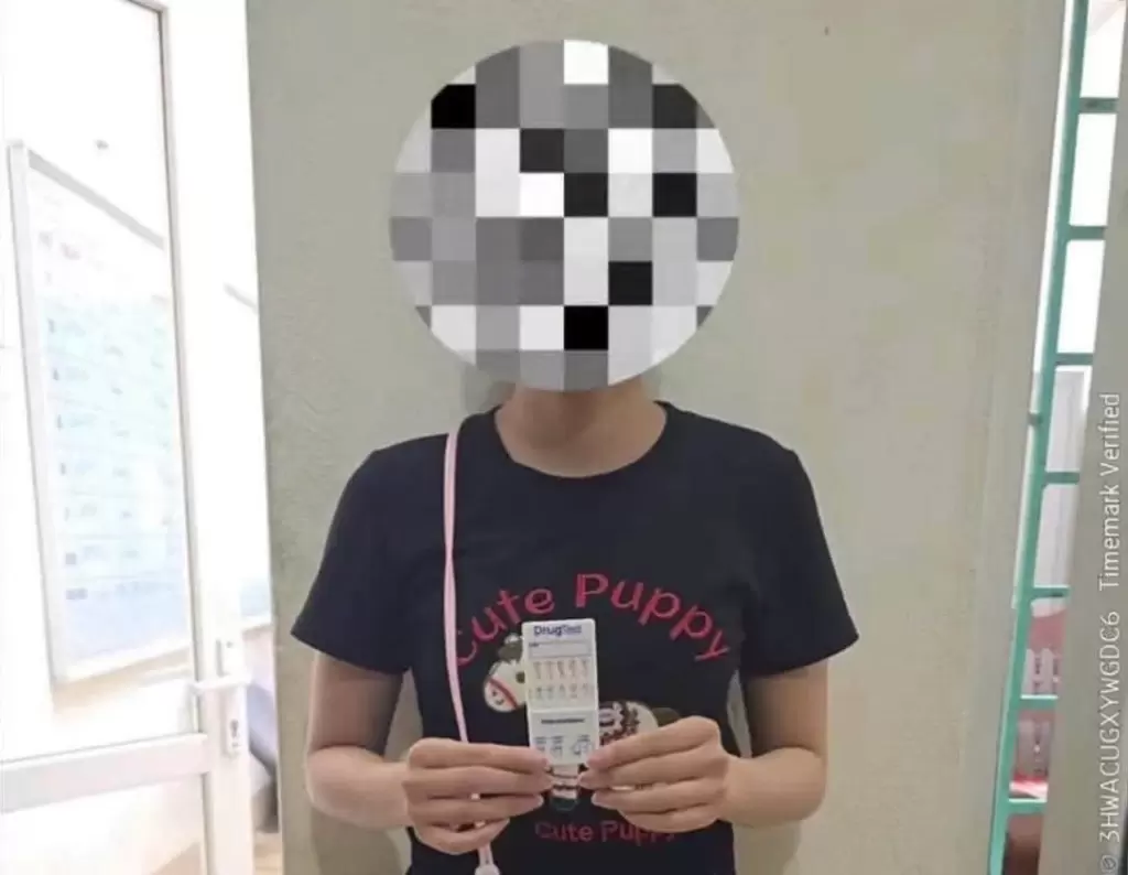 老街女司机超速被查后锁车加速逃离，警方立案核查 · 报道配图