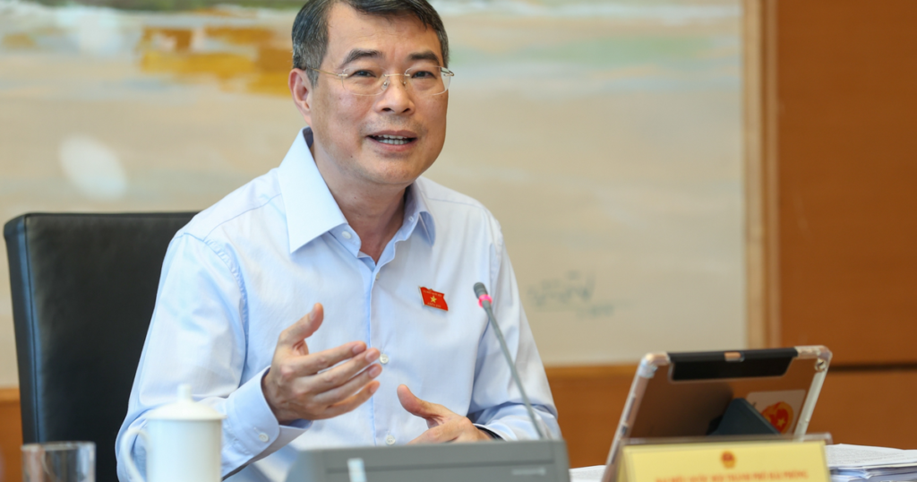 越南总理在国会小组讨论中要求坚持控制通胀